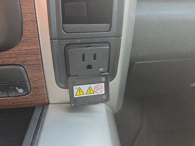 2018 RAM 1500 Laramie Crew Cab 4x4 5'7" Box