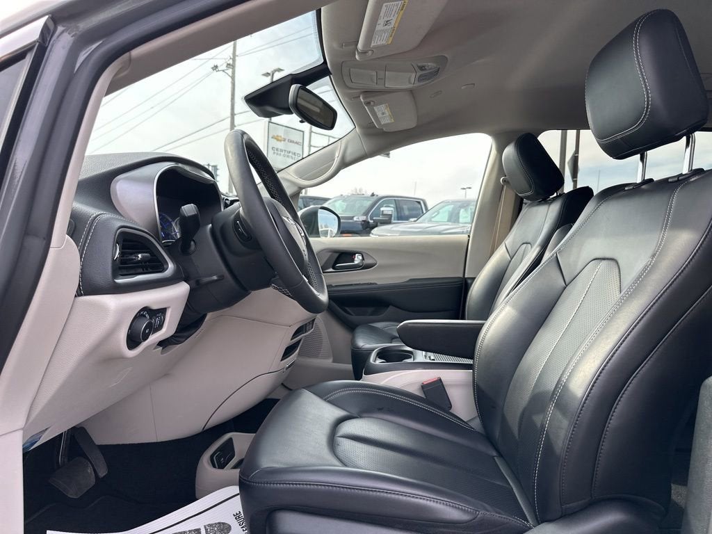 2023 Chrysler Pacifica Hybrid Touring L