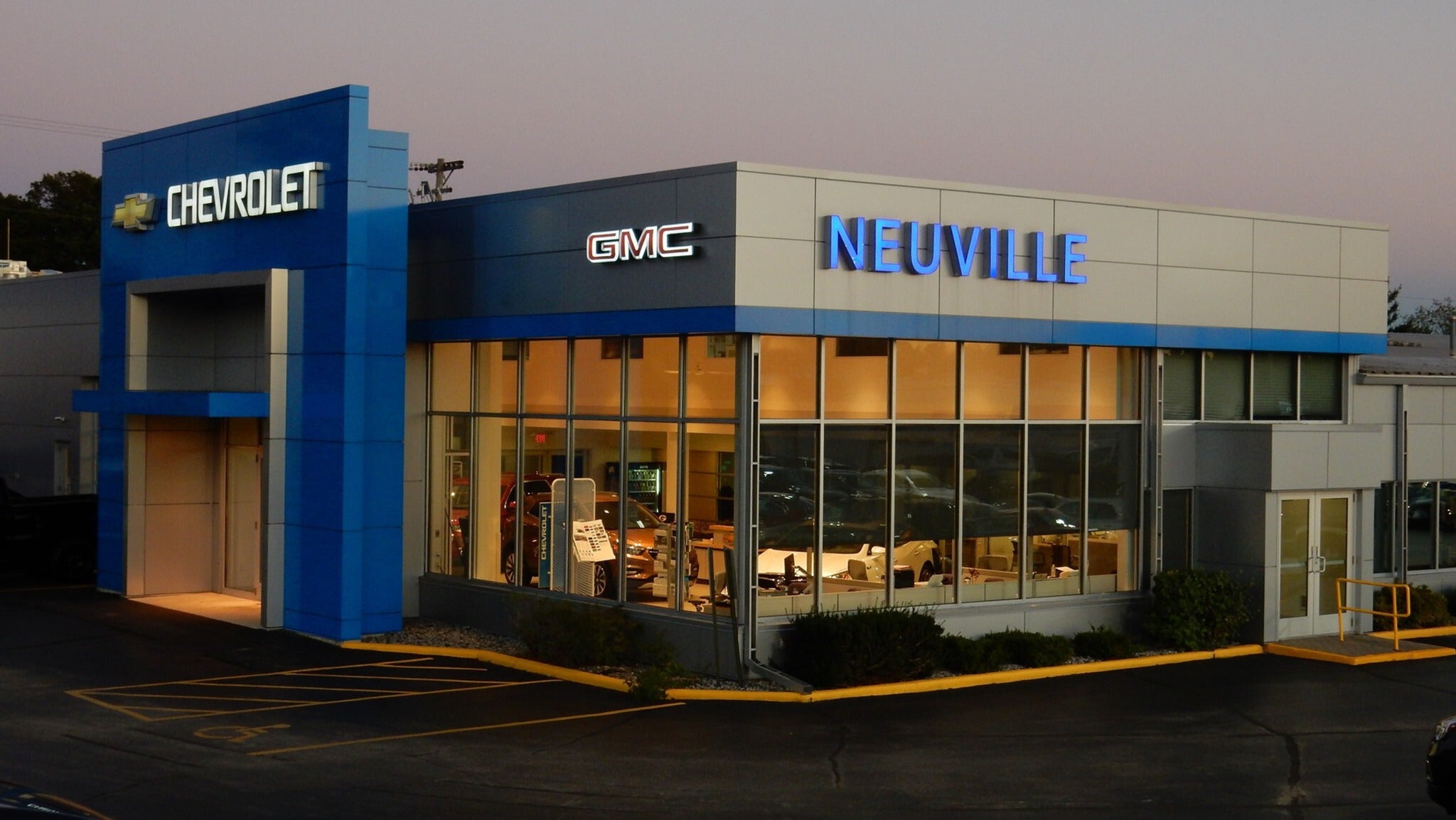 Neuville Motors GMC dalership in Waupaca, WI